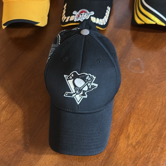4 Hats 🧢 Pittsburgh Sports NFL Pirates & Penguins Hat Set - Picture 5 of 7